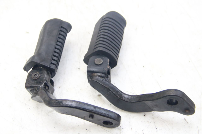photo de PAIR OF FRONT FOOTRESTS YAMAHA SR 125 (1982 - 2003)