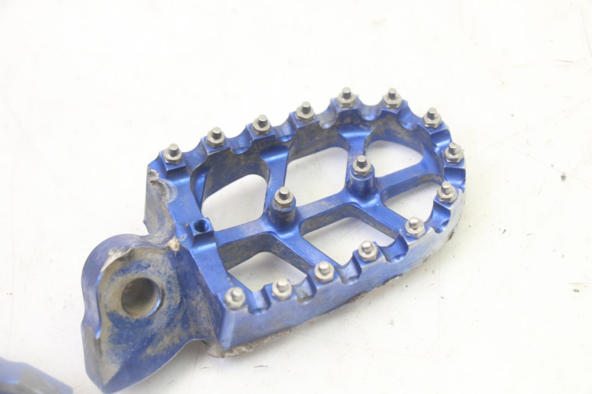 photo de PAIR FRONT FOOTREST YAMAHA YZ-F YZF 250 (2014 - 2018)