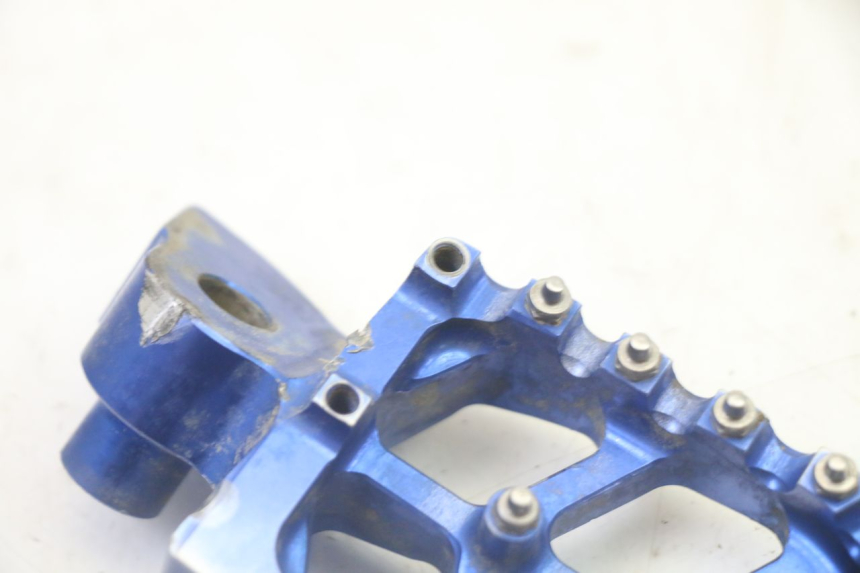 photo de PAIR FRONT FOOTREST YAMAHA YZ-F YZF 250 (2014 - 2018)