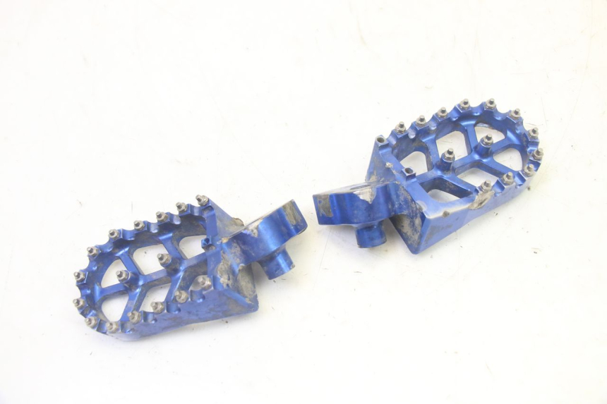 photo de PAIR FRONT FOOTREST YAMAHA YZ-F YZF 250 (2014 - 2018)