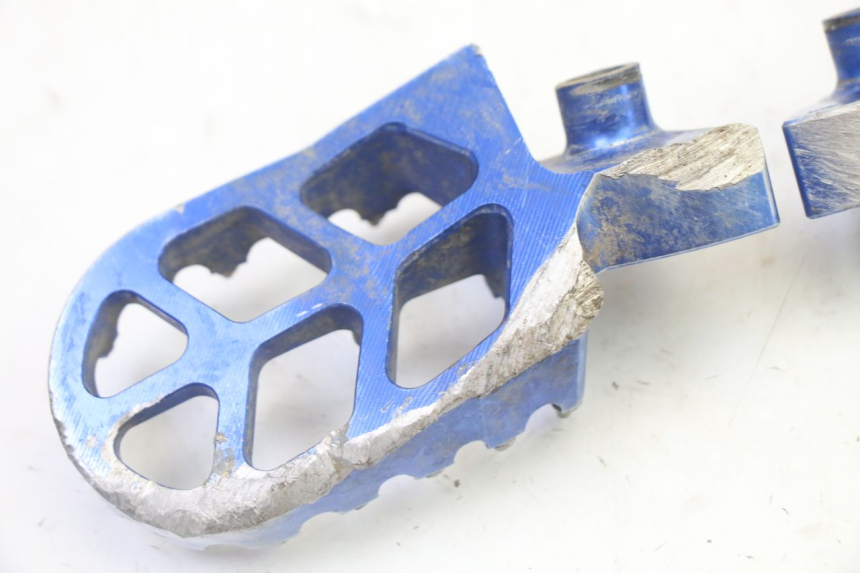 photo de PAIR FRONT FOOTREST YAMAHA YZ-F YZF 250 (2014 - 2018)