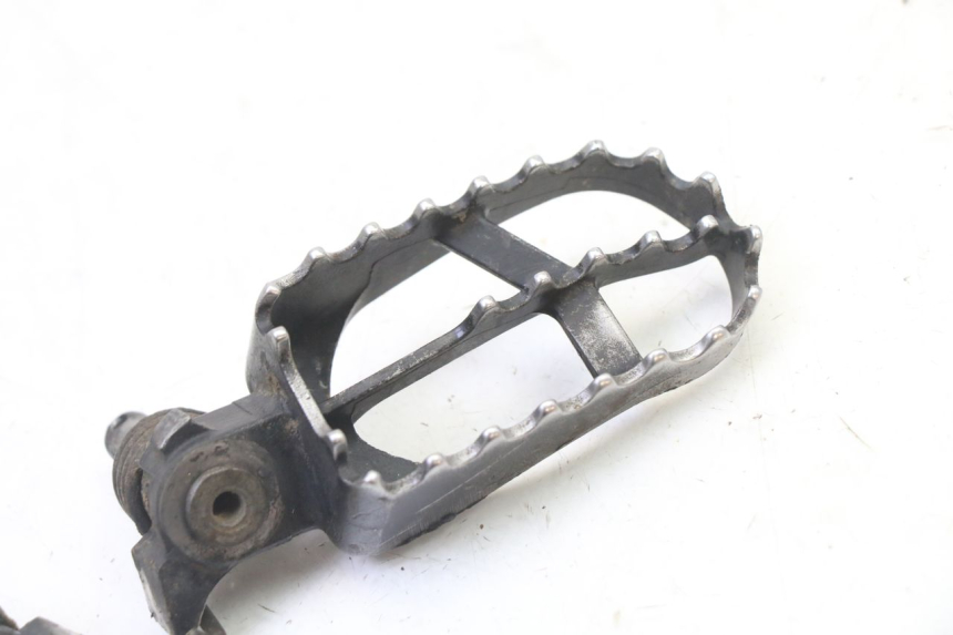 photo de PAIR OF FRONT FOOTRESTS YAMAHA YZ 85 (2002 - 2018)