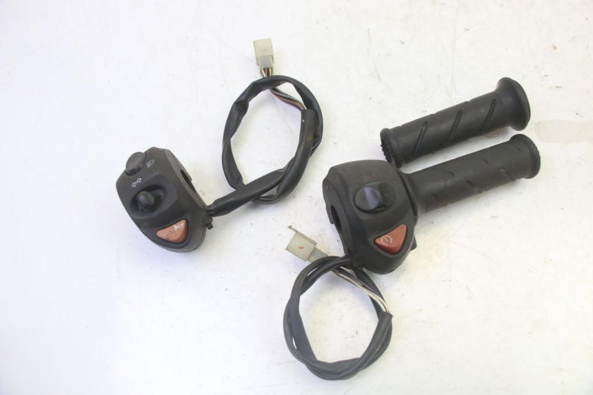 photo de HANDLEBAR SWITCHES PEUGEOT SATELIS 125 (2006 - 2009)