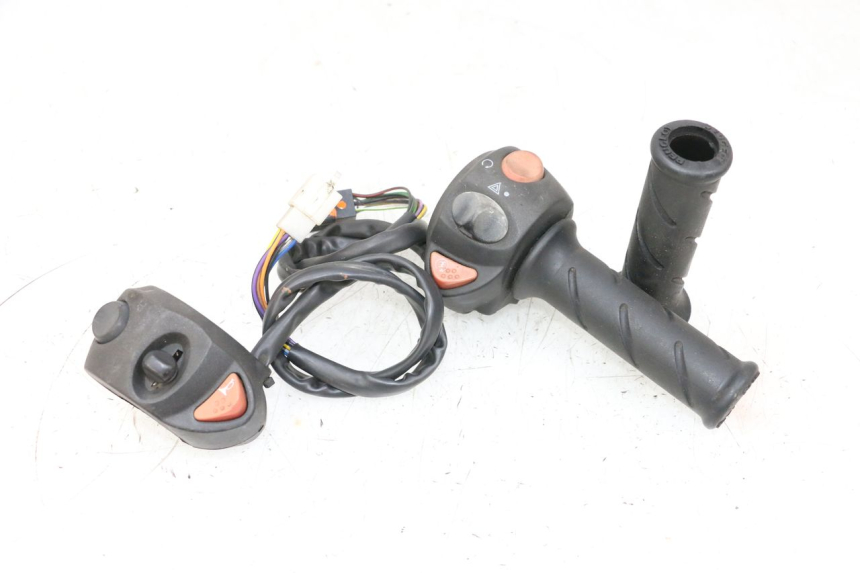 photo de HAND SWITCHES PEUGEOT SATELIS 125 (2013 - 2018) - Main view