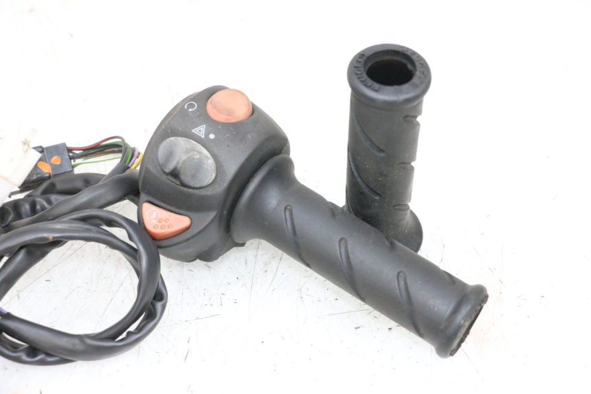 photo de HAND SWITCHES PEUGEOT SATELIS 125 (2013 - 2018) - Additional view of the item