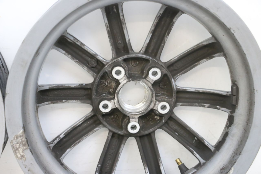 photo de RIMS PAIR PIAGGIO MP3 RL 250 (2007 - 2010) - Distinctive features