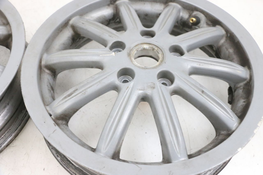 photo de RIMS PAIR PIAGGIO MP3 RL 250 (2007 - 2010) - Technical close-up