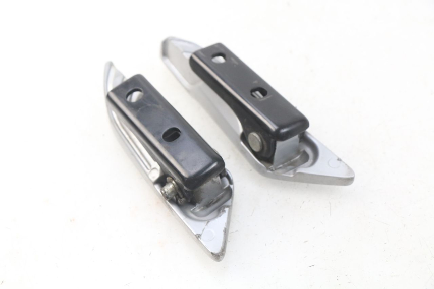 photo de PAIR REAR MOUNT FOOTRESTS PIAGGIO LIBERTY IGET 4T 50 (2015 - 2020)