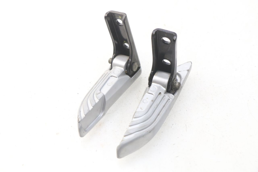 photo de PAIR REAR MOUNT FOOTRESTS PIAGGIO LIBERTY IGET 4T 50 (2015 - 2020)
