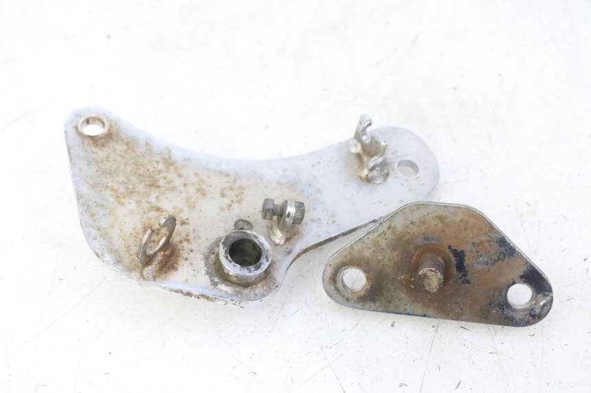 photo de PAIR FRONT MOUNT FOOTRESTS HYOSUNG GV AQUILA 125 (2000 - 2004)