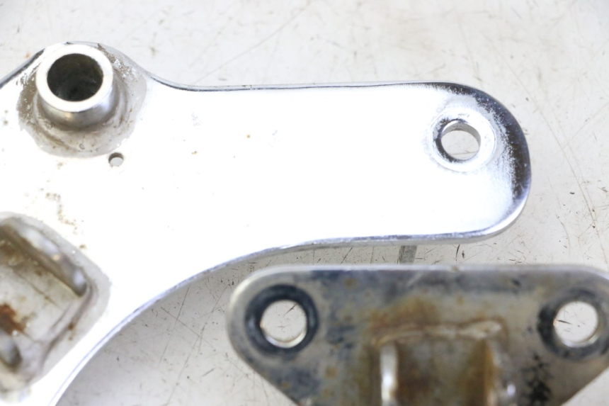 photo de PAIR FRONT MOUNT FOOTRESTS HYOSUNG GV AQUILA 125 (2000 - 2004)