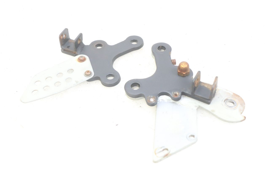photo de PAIR OF FRONT FOOTREST BRACKETS YAMASAKI RAPTOR 50 (2013 - 2018)