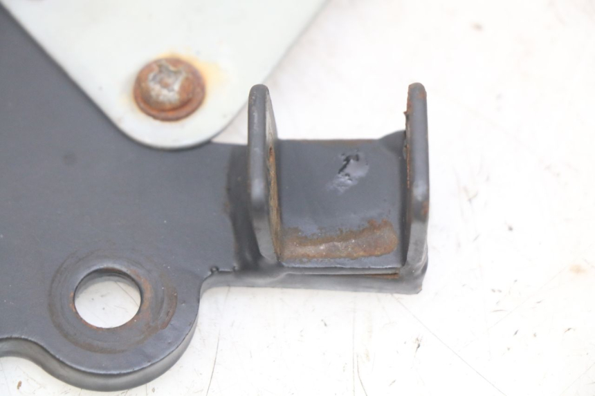 photo de PAIR OF FRONT FOOTREST BRACKETS YAMASAKI RAPTOR 50 (2013 - 2018)