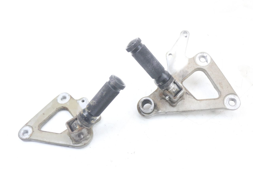 photo de PAIR FRONT MOUNT FOOTRESTS SUZUKI GS F 500 (2004 - 2007)