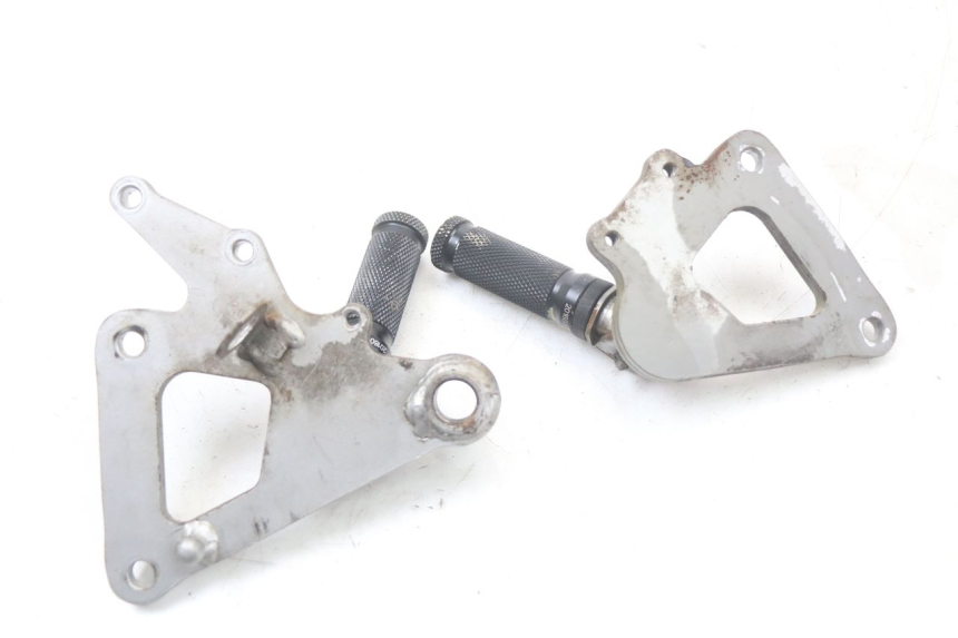 photo de PAIR FRONT MOUNT FOOTRESTS SUZUKI GS F 500 (2004 - 2007)