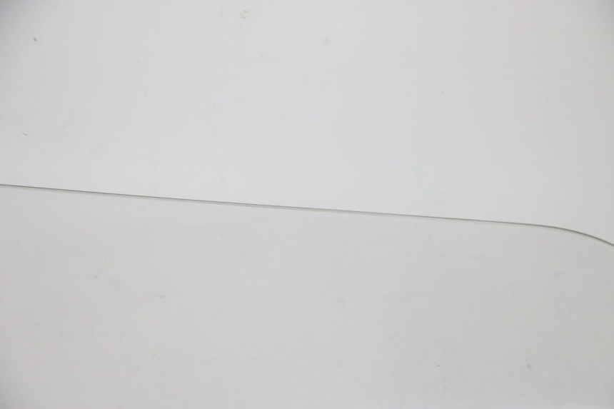 photo de WINDSCREEN SUZUKI BURGMAN 125 (2007 - 2014) - Detailed visual inspection