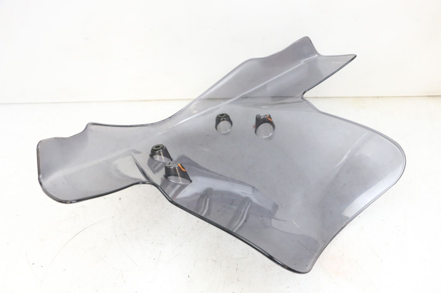 photo de WINDSCREEN YAMAHA YP MAJESTY 125 (2002 - 2006) - Fixing points details