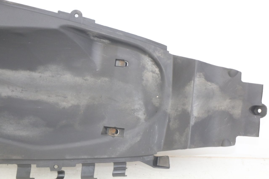 photo de REAR WHEEL HUGGER YAMAHA HW XENTER 125 (2011 - 2017)