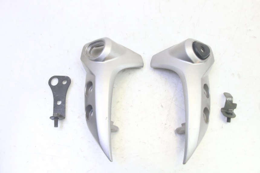 photo de HEADLIGHT BRACKET YAMAHA FZ6 N FAZER 600 (2004 - 2006)