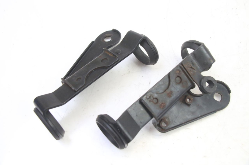photo de HEADLIGHT BRACKET SUZUKI GS GSE 500 (2001 - 2003)