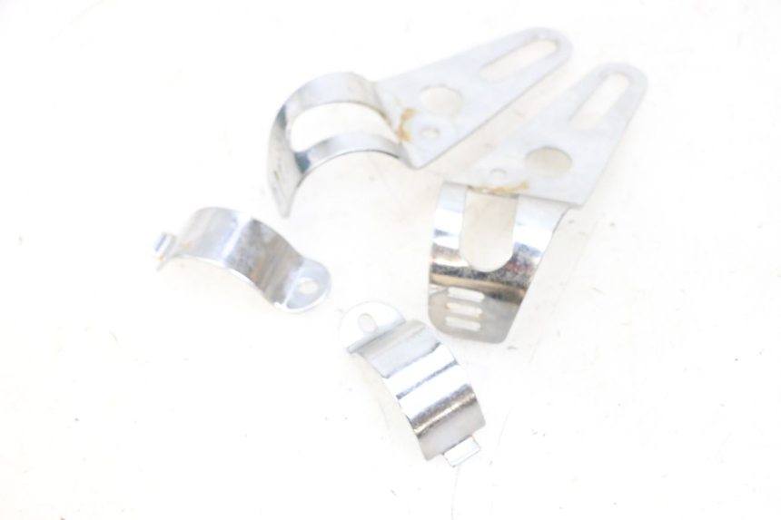 photo de HEADLIGHT BRACKET SUZUKI GSF N BANDIT 600 (1996 - 1999) - Zoom on usage condition