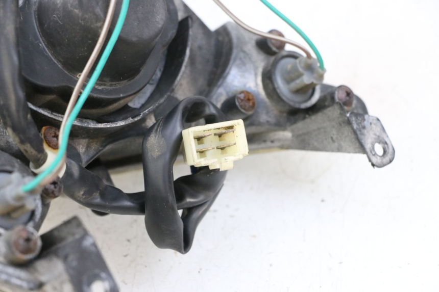 photo de HEADLIGHT KYMCO AGILITY CITY 4T 50 (2008 - 2016) - Alternative perspective