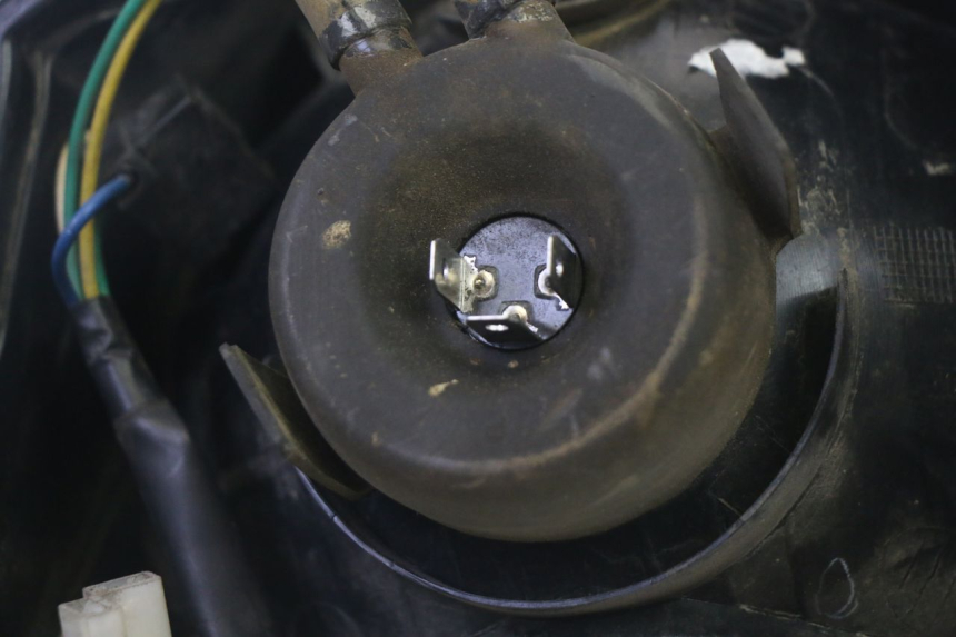 photo de HEADLIGHT HONDA CBF 125 (2009 - 2015) - Fixing points details