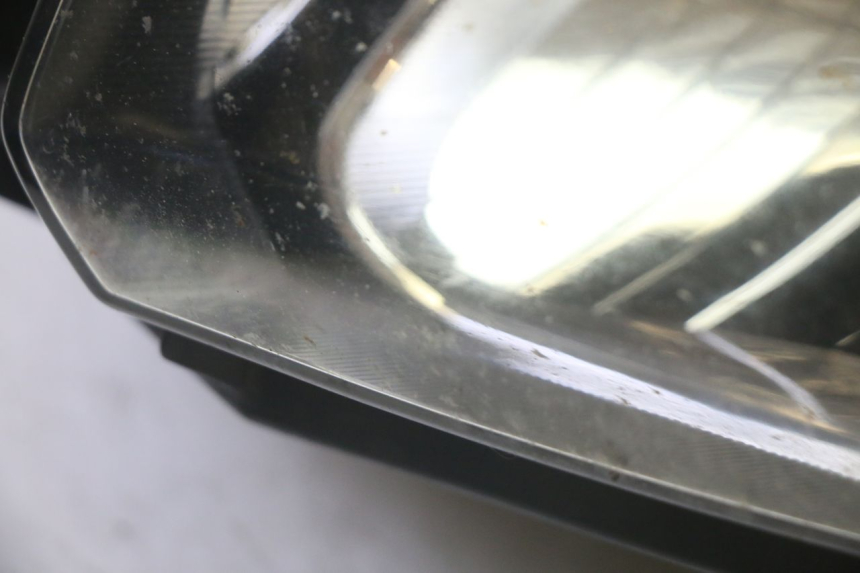 photo de HEADLIGHT SUZUKI DL V STROM 1000 (2002 - 2007) - Surface and material condition