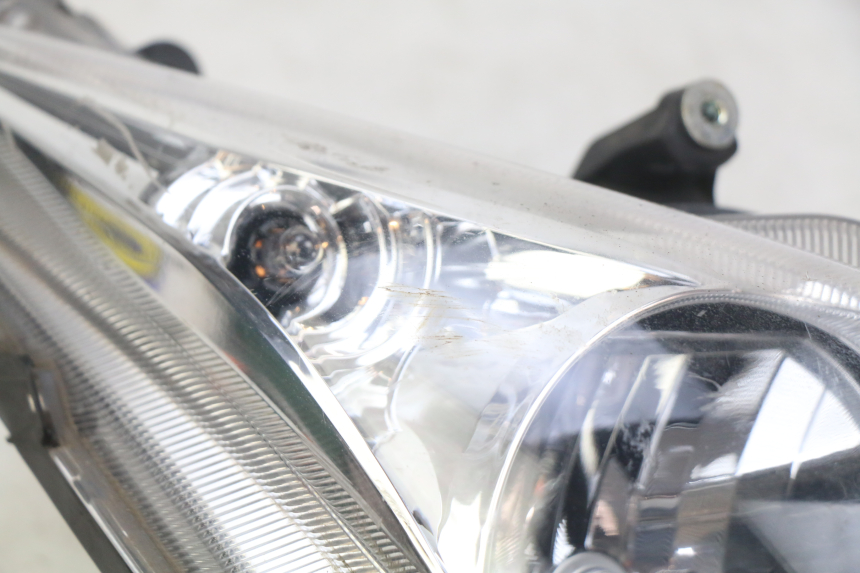 photo de RIGHT FRONT HEADLIGHT HONDA FJS SILVERWING SILVER WING 400 (2009 - 2016)