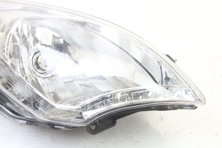 photo de RIGHT HEADLIGHT PEUGEOT SATELIS 125 (2013 - 2018)