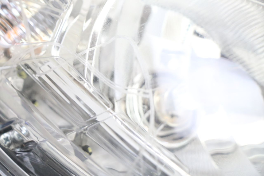 photo de RIGHT HEADLIGHT PEUGEOT SATELIS 125 (2013 - 2018)