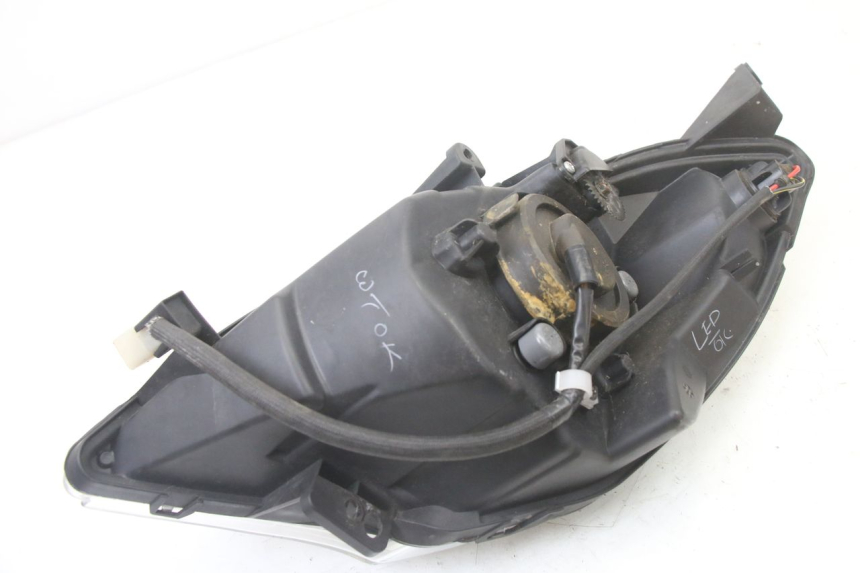 photo de RIGHT HEADLIGHT PEUGEOT SATELIS 125 (2013 - 2018)