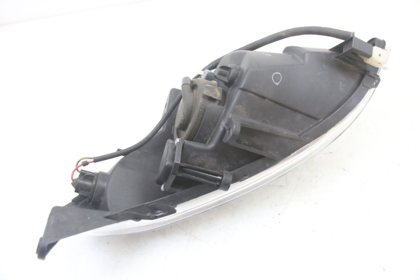photo de RIGHT HEADLIGHT PEUGEOT SATELIS 125 (2013 - 2018)