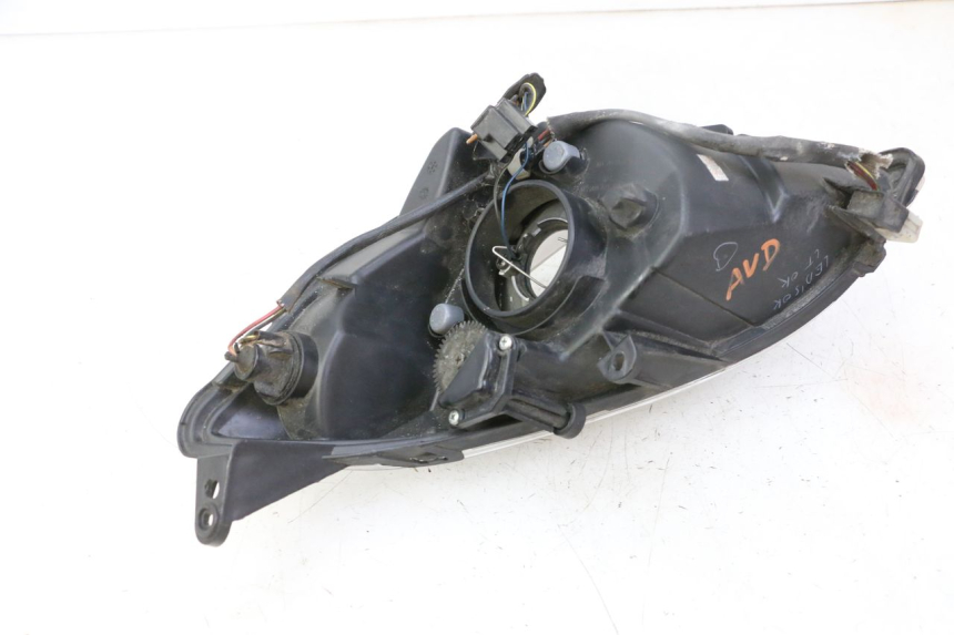 photo de RIGHT HEADLIGHT PEUGEOT SATELIS 125 (2013 - 2018)