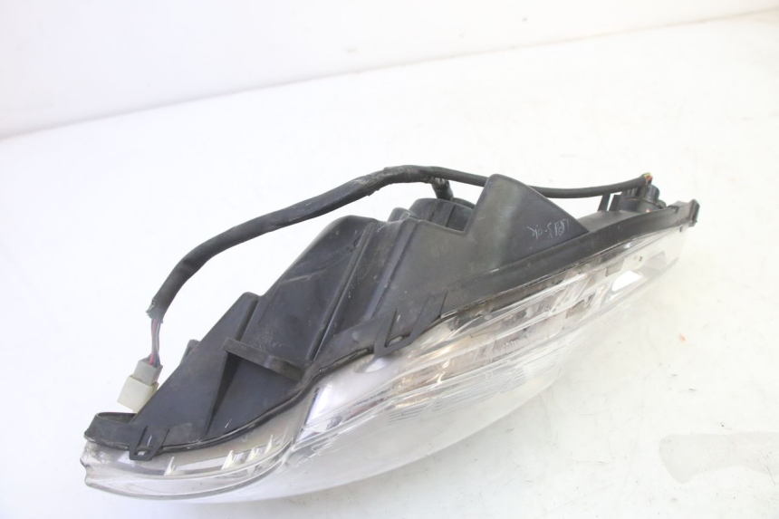 photo de RIGHT FRONT HEADLIGHT PEUGEOT SATELIS 125 (2010 - 2012) - Fixing points details
