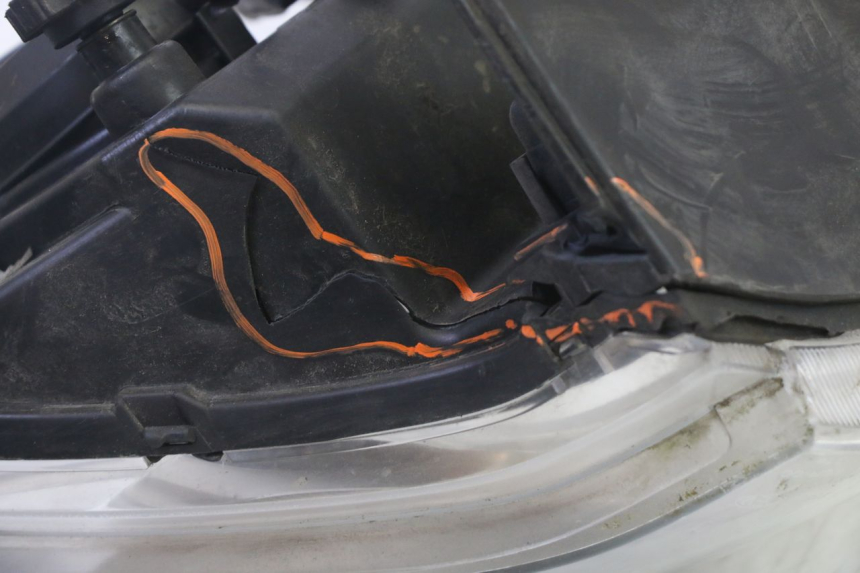 photo de FRONT HEADLIGHT HONDA FES S-WING SWING ABS 125 (2007 - 2015) - Checked used part