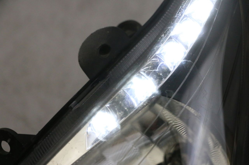 photo de LEFT HEADLIGHT SYM GTS EVO 125 (2009 - 2013) - Component detail