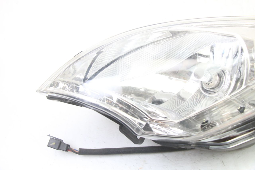 photo de LEFT HEADLIGHT PEUGEOT SATELIS 125 (2013 - 2018)