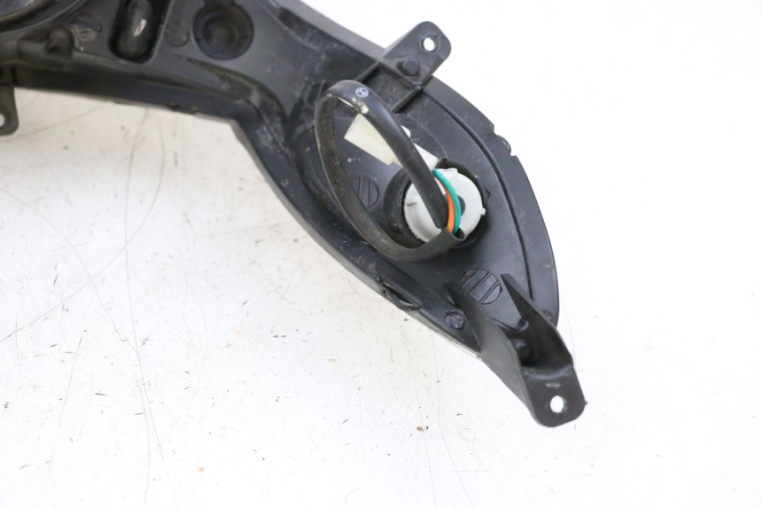 photo de FRONT HEADLIGHT PEUGEOT KISBEE 2T 50 (2010 - 2017) - Surface and material condition