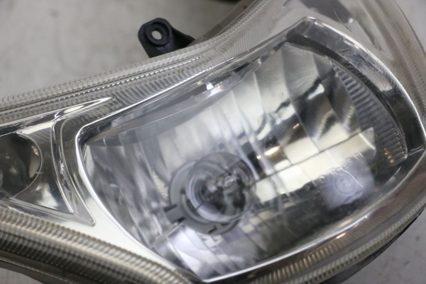 photo de FRONT HEADLIGHT PEUGEOT KISBEE 4T 50 (2018 - 2022)