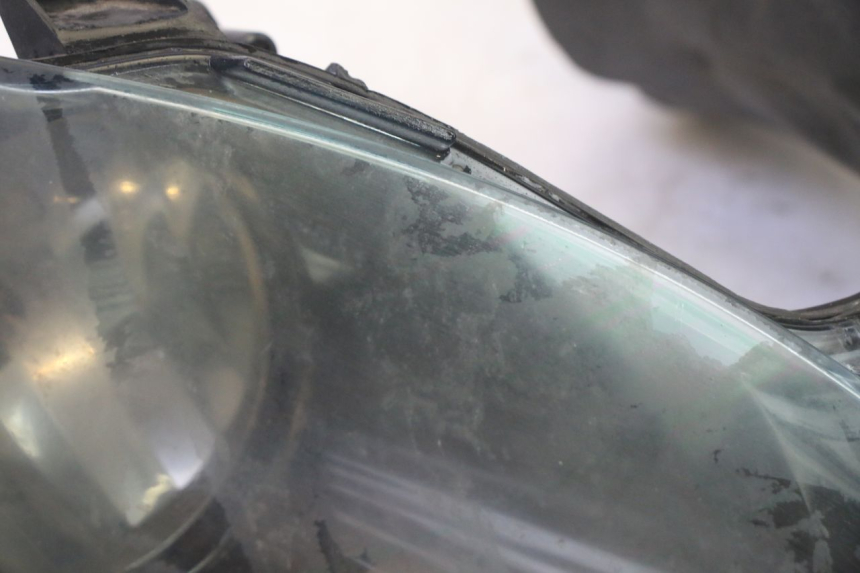 photo de HEADLIGHT PIAGGIO MP3 RL 250 (2007 - 2010) - Zoom on usage condition