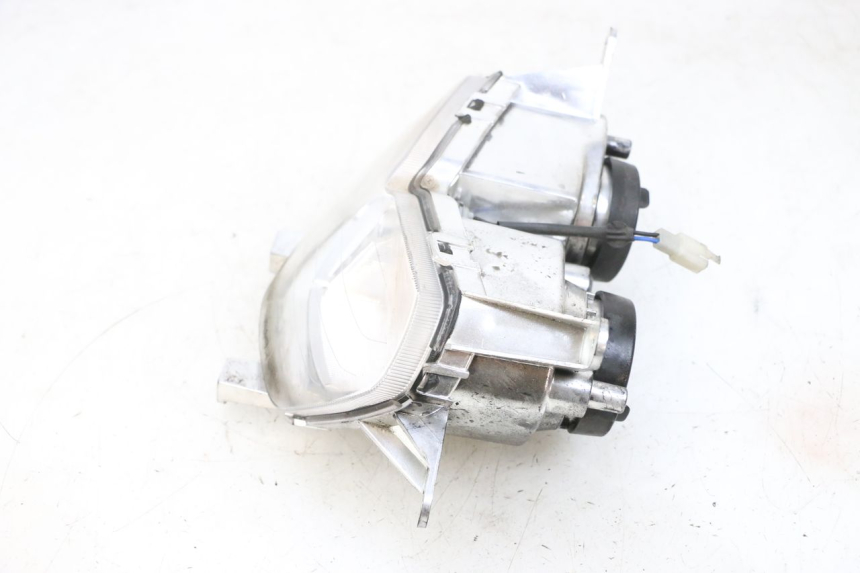 photo de HEADLIGHT PIAGGIO NEW TYPHOON 50 (2018 - 2021) - Surface and material condition