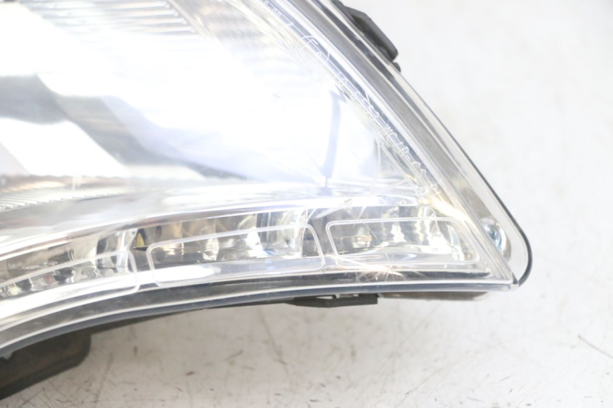 photo de HEADLIGHT PEUGEOT SATELIS 125 (2013 - 2018)