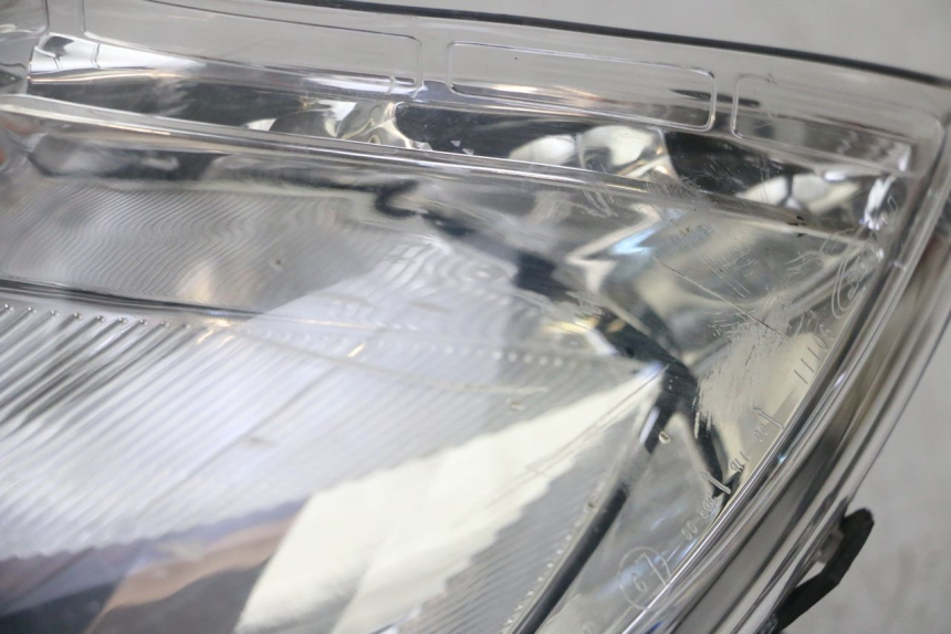 photo de HEADLIGHT PEUGEOT SATELIS 125 (2013 - 2018)