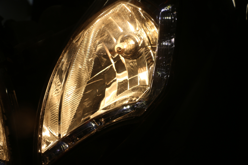 photo de HEADLIGHT PEUGEOT SATELIS 125 (2013 - 2018)