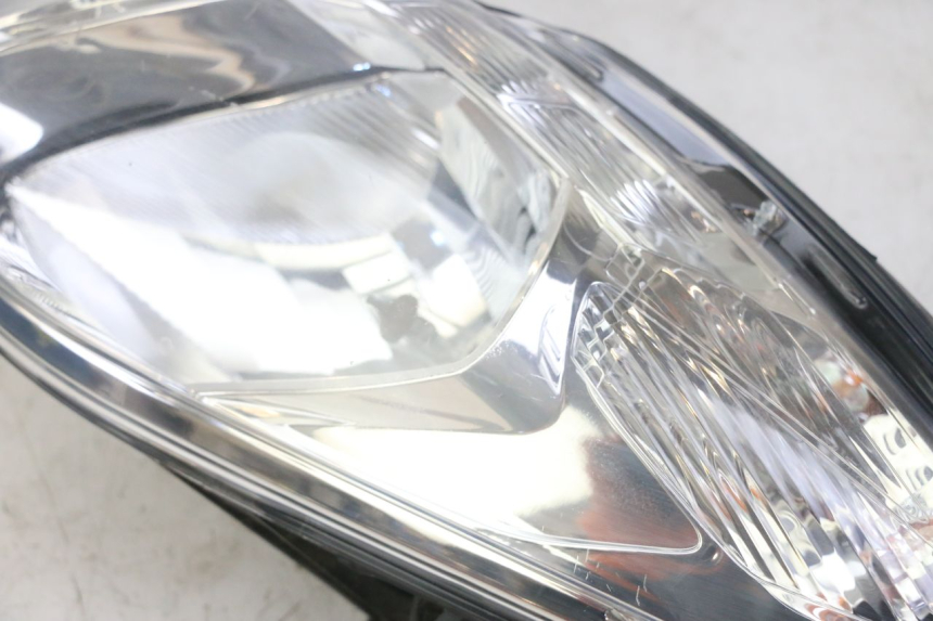 photo de HEADLIGHT PEUGEOT SATELIS 125 (2013 - 2018)