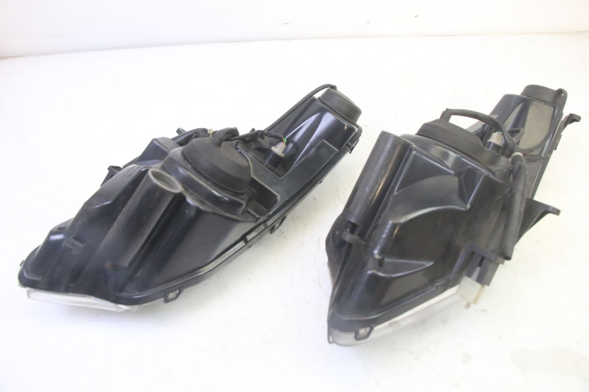 photo de HEADLIGHT PEUGEOT SATELIS 125 (2006 - 2009)