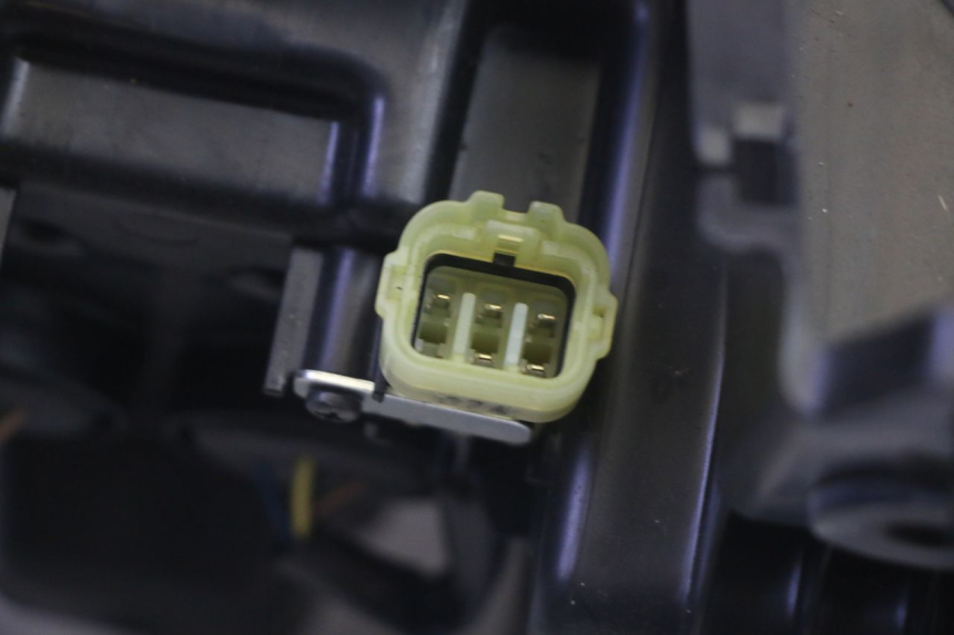 photo de HEADLIGHT YAMAHA TRICITY 300 (2020 - 2024) - Component zoom