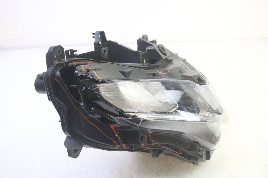 photo de HEADLIGHT YAMAHA TRICITY 300 (2020 - 2024) - Zoom on usage condition