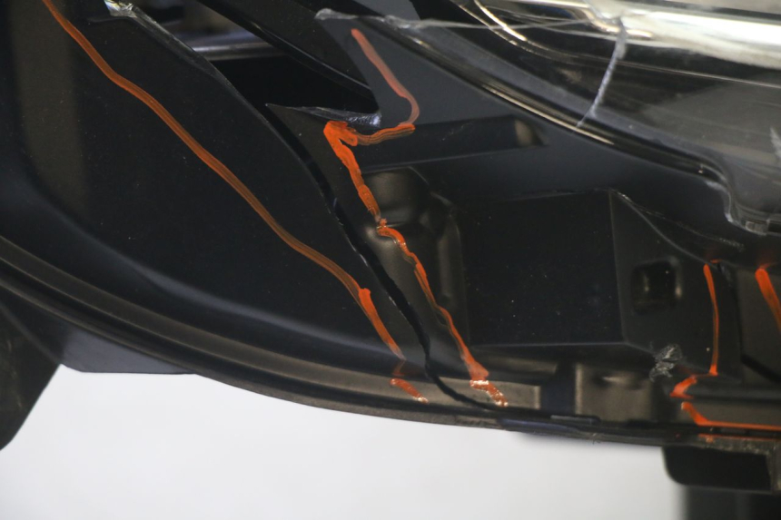 photo de HEADLIGHT YAMAHA TRICITY 300 (2020 - 2024) - Fixing points details